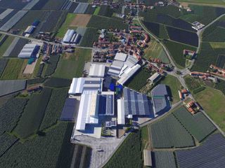 Spettacolare veduta dall'alto dell'azienda di Verzuolo Spettacolare veduta dall'alto dell'azienda di Verzuolo