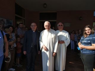 Da sinistra: don Duilio, don Piero Gasco e il diacono Simona Amelio