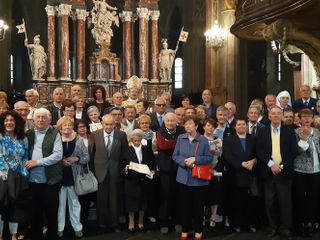 Saluzzo, Duomo: Monsignor Cristiano Bodo tra le coppie festeggiate per gli anniversari di matrimonio