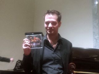 Saluzzo, sala Verdi Apm, Lamberto Curtoni e il Cd delle musiche di The Broken Key Saluzzo, sala Verdi Apm, Lamberto Curtoni e il Cd delle musiche di The Broken Key