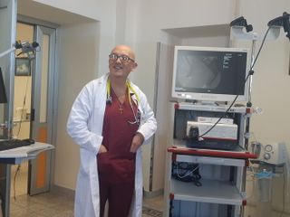 Saluzzo, il dottor Nicola Launaro illustra il nuovo broncoscopio nella ventiloterapia dell'ospedale Saluzzo, il dottor Nicola Launaro illustra il nuovo broncoscopio nella ventiloterapia dell'ospedale