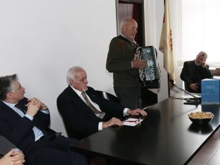 La consegna del riconoscimento al Borgo Moretta (in foto il presidente Silvestro), vincitore dell'ultimo Palio degli Asini La consegna del riconoscimento al Borgo Moretta (in foto il presidente Silvestro), vincitore dell'ultimo Palio degli Asini