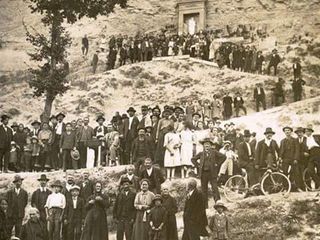 Il plione dedicato alla Madonna delle Rocche, in una foto d'epoca