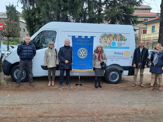 Il furgone donato dal Rotary Club Cuneo Alpi del Mare alla Società San Vincenzo De Paoli Il furgone donato dal Rotary Club Cuneo Alpi del Mare alla Società San Vincenzo De Paoli