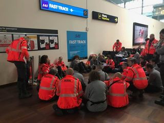 Il briefing in aeroporto