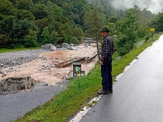 Il sindaco di Valdieri Guido Giordana in sopralluogo Il sindaco di Valdieri Guido Giordana in sopralluogo