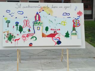 Saluzzo. Il cartello del'iniziativa "Lascia un segno" del Clan Caterina in piazza Cavour