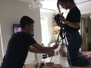 Alessandro Provera e Marta Coltella impegnati nella videoripresa della ricetta