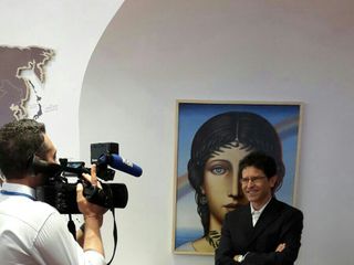 Franco Giletta davanti alla sua tela Italia, all'inaugurazione di "Eataly Downtown" a New York Franco Giletta davanti alla sua tela Italia, all'inaugurazione di "Eataly Downtown" a New York