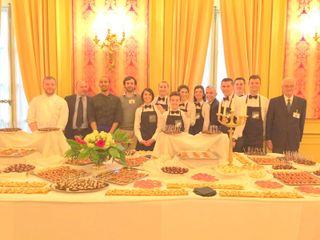 Bruxelles, Festa della Repubblica all'ambasciata italiana, lo staff italiano del banchetto, tra i quali Romina Baratta, Mauro Prato e 6 allievi dell'Alberghiero Donadio di Dronero