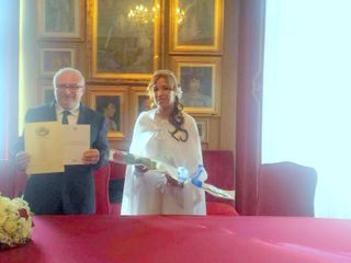 Fabrizio Allasia  e Dhaiba Ahmadou, sposi  nella sala rossa del Comune