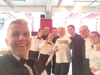 Allievi dell'alberghiero e il docente  Mauro Prato con Scabin al Salone del Gusto