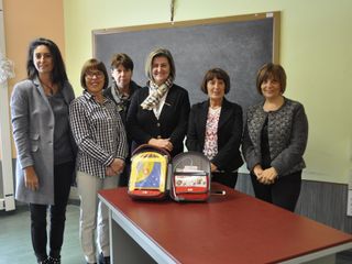 Saluzzo, consegna del defibrillatore dello Zonta club alla Scuola media Rosa Bianca Saluzzo, consegna del defibrillatore dello Zonta club alla Scuola media Rosa Bianca