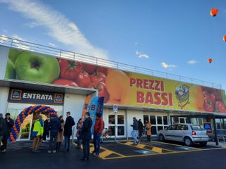Saluzzo, l'inaugurazione del nuovo punto vendita Aldi in via Vittime di Bologna Saluzzo, l'inaugurazione del nuovo punto vendita Aldi in via Vittime di Bologna