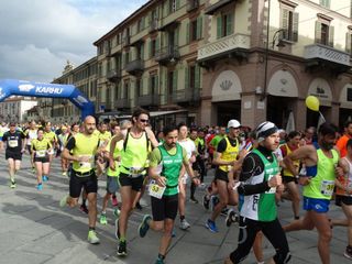 La partenza della Mezza Maratona del Marchesato 2022