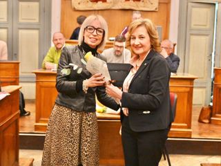 Rose gialle Zonta per le donne del consiglio comunale