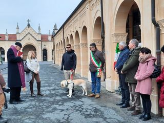 Saluzzo, momenti dello scoprimento della targa con il presidente della sezione piemontese Associazione vittime civili di guerra" Nicolas Marzolino