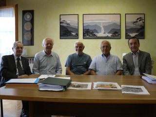 Da sinistra: Ugo Finotello (vice presidente vicario Confartigianato – Zona di Borgo S.D., fotocompositore), Luigi Ferrino (vice delegato, ex meccanico mezzi agricoli ), Fernando Franchino (delegato, ex meccanico), Elio Sartori (presidente provinciale ANAP), Adriano Giordana (presidente Confartigianato – Zona di Borgo S.D., titolare impresa di pulizie)