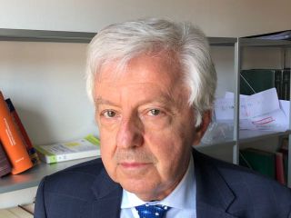 Il ministro Alfonso Bonafede, in visita ad Alba accolto dall'allora sindaco Maurizio Marello Il ministro Alfonso Bonafede, in visita ad Alba accolto dall'allora sindaco Maurizio Marello