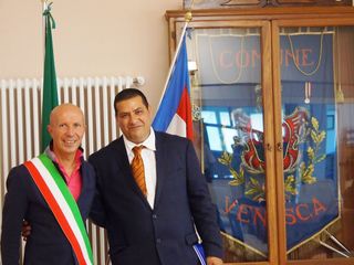 Venasca, Mikhaeil  Beshai con il sindaco Silvano Dovetta