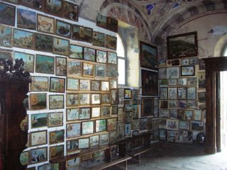 Quadri votivi all'interno del santuario