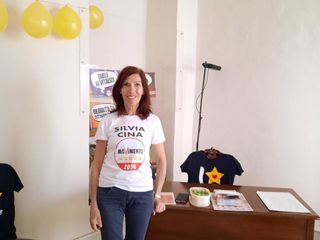 Silvia Cina nella sede elettorale in via Saluzzo a Cuneo Silvia Cina nella sede elettorale in via Saluzzo a Cuneo