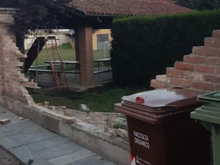 Il muro sfondato dell'oratorio