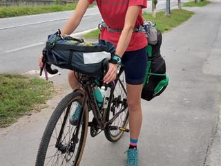 Noemi Giraudo in sella alla fedele bici gravel
