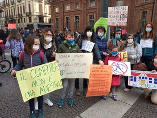 La delegazione di Scuole aperte Cuneo alla manifestazione di Torino