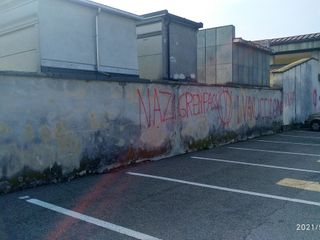 Le scritte no vax al cimitero di frazione Spinetta di Cuneo Le scritte no vax al cimitero di frazione Spinetta di Cuneo