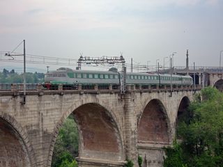 Il treno sul viadotto Soleri Il treno sul viadotto Soleri