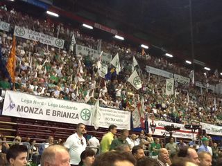 La tribuna dove erano presenti anche i cuneesi