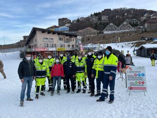 I volontari con il sindaco (Foto Credits Protezione Civile ANA Mondovi)