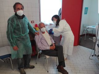 La vaccinazione al sindaco di Verzuolo Panero La vaccinazione al sindaco di Verzuolo Panero