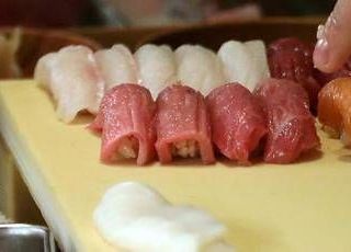 Pesce crudo e rischio epatite, l'immunologo: "Ecco quando può accadere"