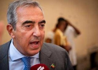 Mediaset-Corona, Forza Italia si schiera con la famiglia Berlusconi: "Solidarietà, libertà di espressione non è diffamare" Mediaset-Corona, Forza Italia si schiera con la famiglia Berlusconi: "Solidarietà, libertà di espressione non è diffamare"