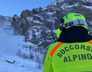 Valanga su fuoripista sopra Courmayeur, sciatori coinvolti