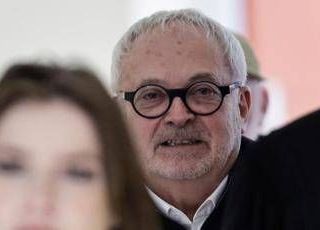 Francia, 4 anni a ex senatore Guerriau: ha drogato collega per usarle violenza Francia, 4 anni a ex senatore Guerriau: ha drogato collega per usarle violenza