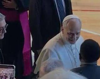 Papa Leone XIV a Ostia: "Qui la violenza esiste e ferisce, non rassegnatevi alla cultura del sopruso"