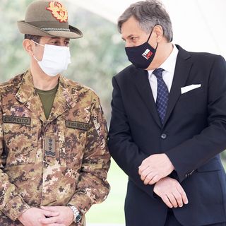 Il generale Figliuolo con l'assessore regionale Icardi, nei mesi scorsi alla Fondazione Ferrero di Alba (foto Barbara Guazzone)