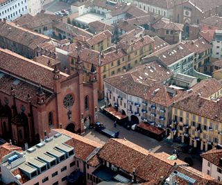 Alba, il Centro Studi Fenoglio organizza tre tour nel centro storico della città