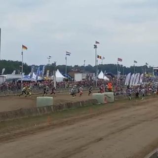 La spettacolare partenza tipo "Le Mans"