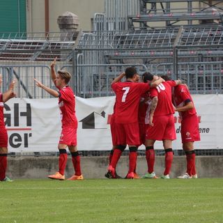 Abbraccio biancorosso