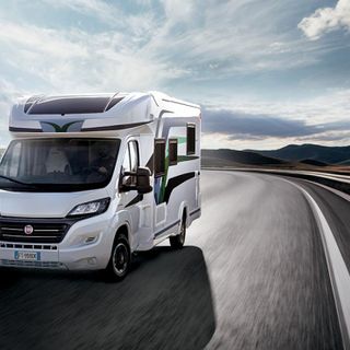 Camper che passione: ecco come scegliere la tettoia per proteggerlo al meglio