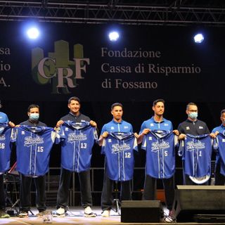 Fossano, piazza Castello, presentazione casacche in vista di Piemonte Euro2021