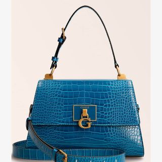 Dalla maxi clutch alle bag trapuntate: i 5 modelli di borsa donna per distinguersi durante la stagione Autunno Inverno 2022/23