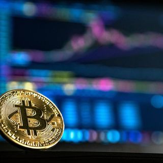 Informare sulle criptovalute quando il mondo va a fuoco: il caso Criptovaluta.it e il metodo Alessio Ippolito