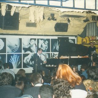 Vinicio Capossela in concerto nell'inconfondibile ambientazione del Le Macabre