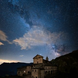 Castelmagno sotto le stelle (foto di Lorenzo Martini)
