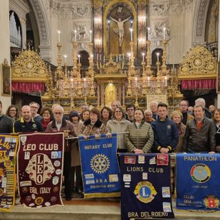 Foto di gruppo delle delegazioni dei Club di volontariato braidese